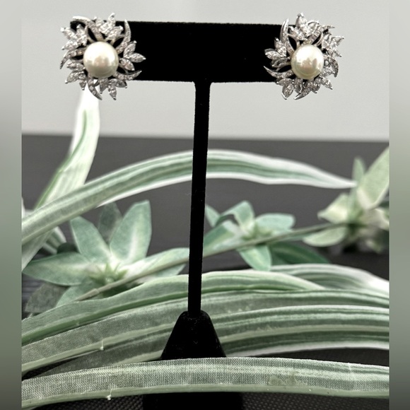 Pearl & Zirconia Earrings. - Picture 3 of 4